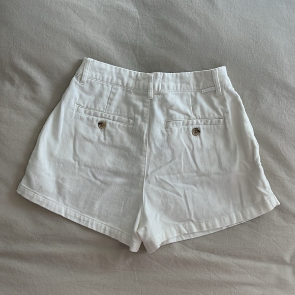 Pleated white shorts - Picture 6 of 6